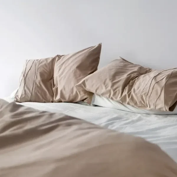 How to Choose a Comforter Set for a Vacation Home or Airbnb – LatestBedding Guide